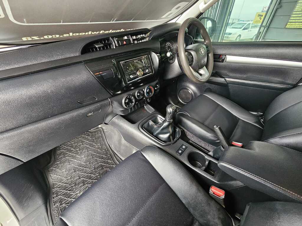2021 TOYOTA HILUX 2.4 GD-6 SR 4X4 P/U D/C