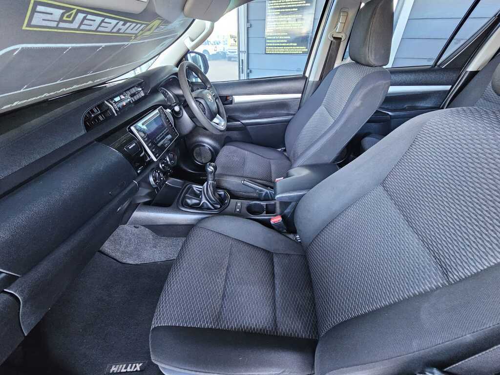 2017 TOYOTA HILUX 2.4 GD-6 RB SRX P/U D/C