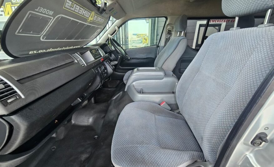 2009 TOYOTA QUANTUM 2.7 10 SEAT