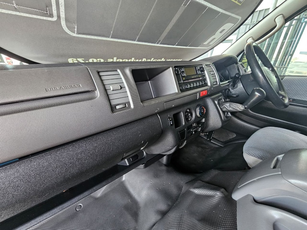 2009 TOYOTA QUANTUM 2.7 10 SEAT