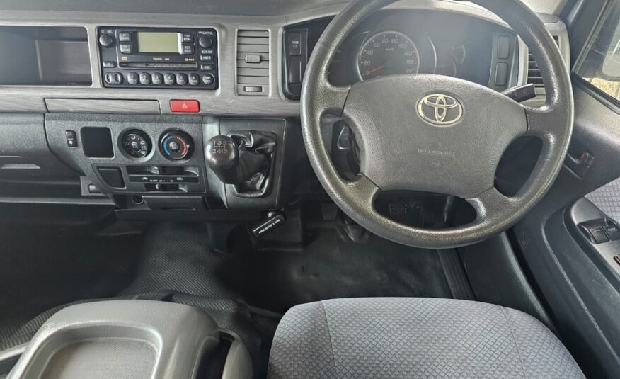 2009 TOYOTA QUANTUM 2.7 10 SEAT