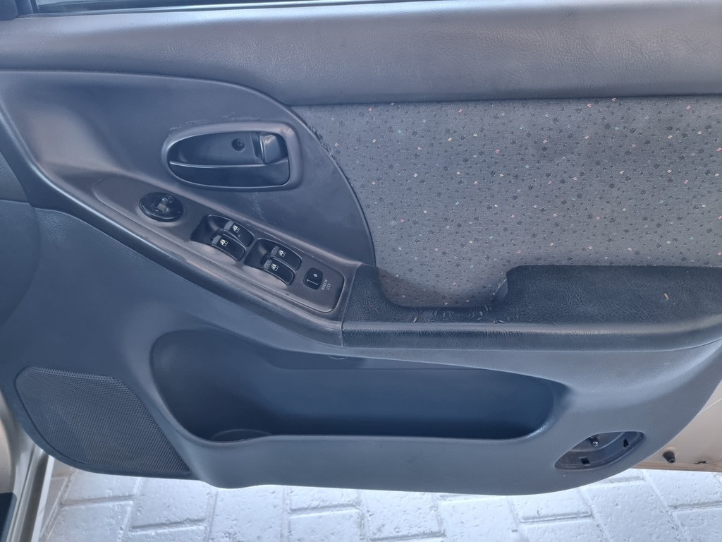 2001 HYUNDAI ELANTRA 1.6 GLS