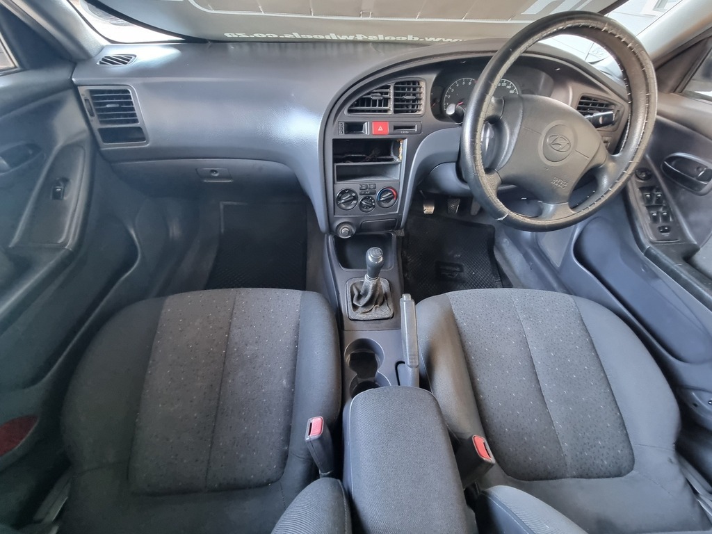 2001 HYUNDAI ELANTRA 1.6 GLS