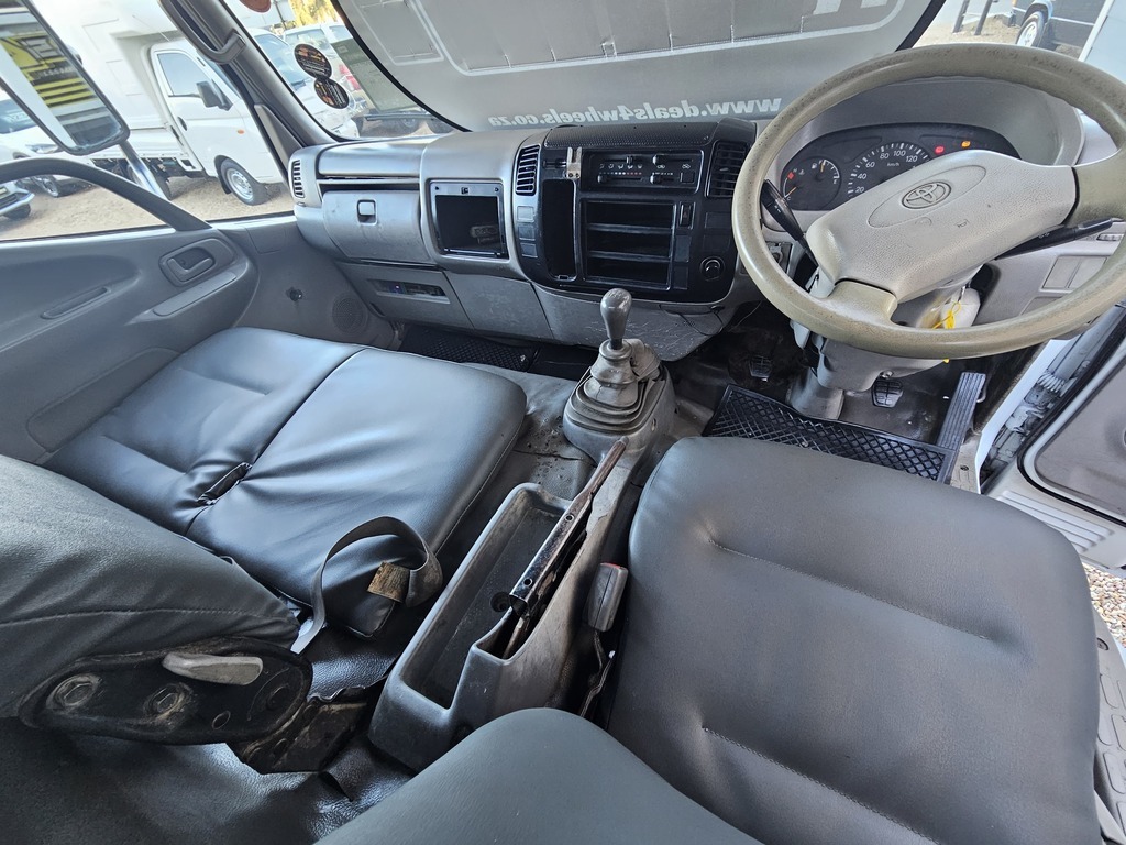 2006 TOYOTA DYNA 6-105 3.5 TON F/C C/C