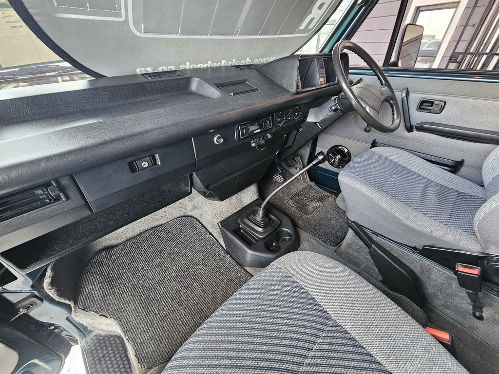 1996 VOLKSWAGEN VOLKSIE BUS 2.3