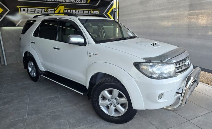 2011 TOYOTA FORTUNER 3.0D-4D R/B