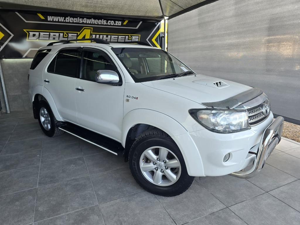 2011 TOYOTA FORTUNER 3.0D-4D R/B