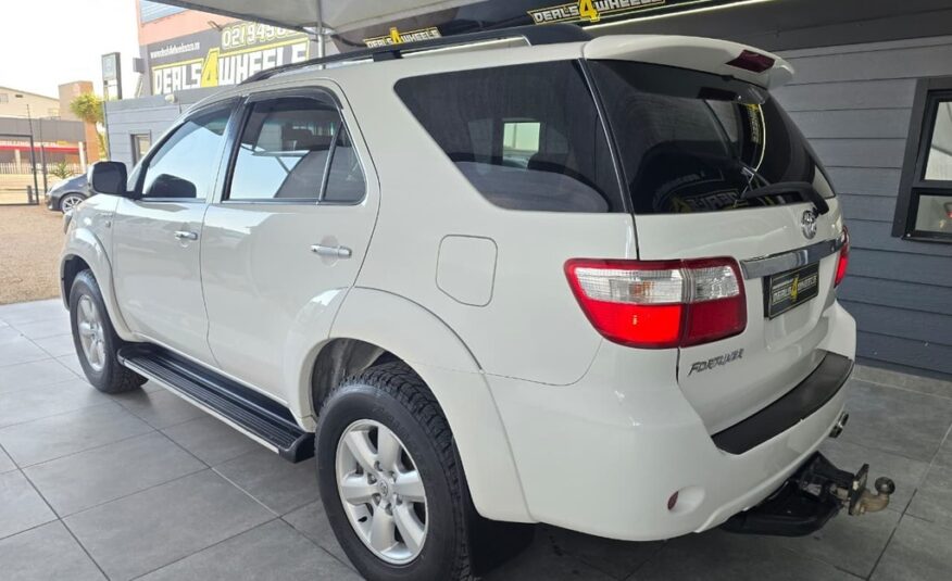 2011 TOYOTA FORTUNER 3.0D-4D R/B