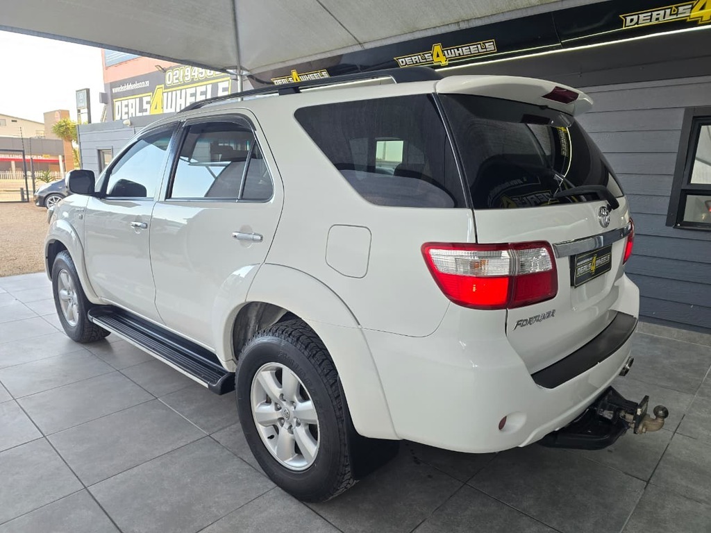 2011 TOYOTA FORTUNER 3.0D-4D R/B