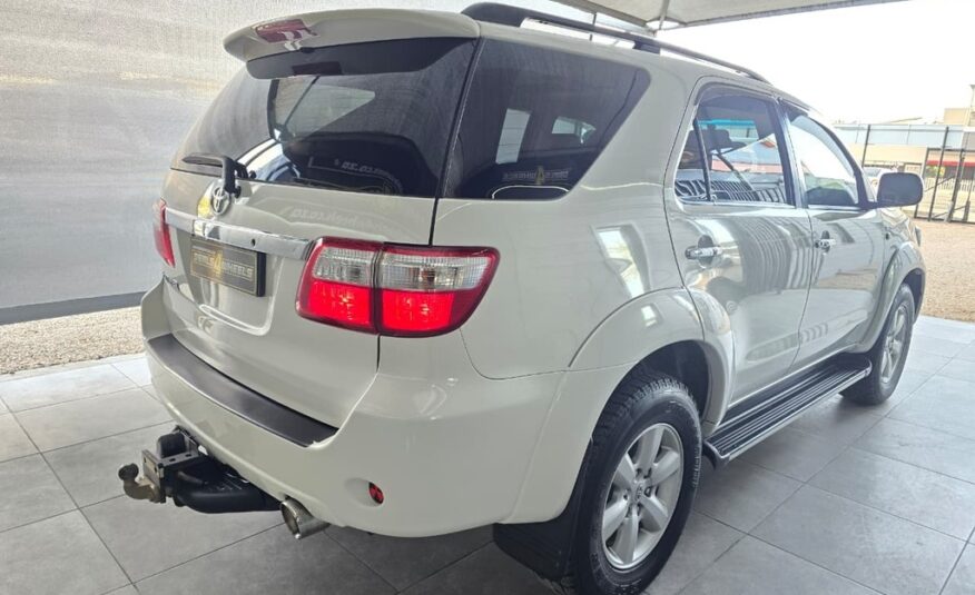 2011 TOYOTA FORTUNER 3.0D-4D R/B