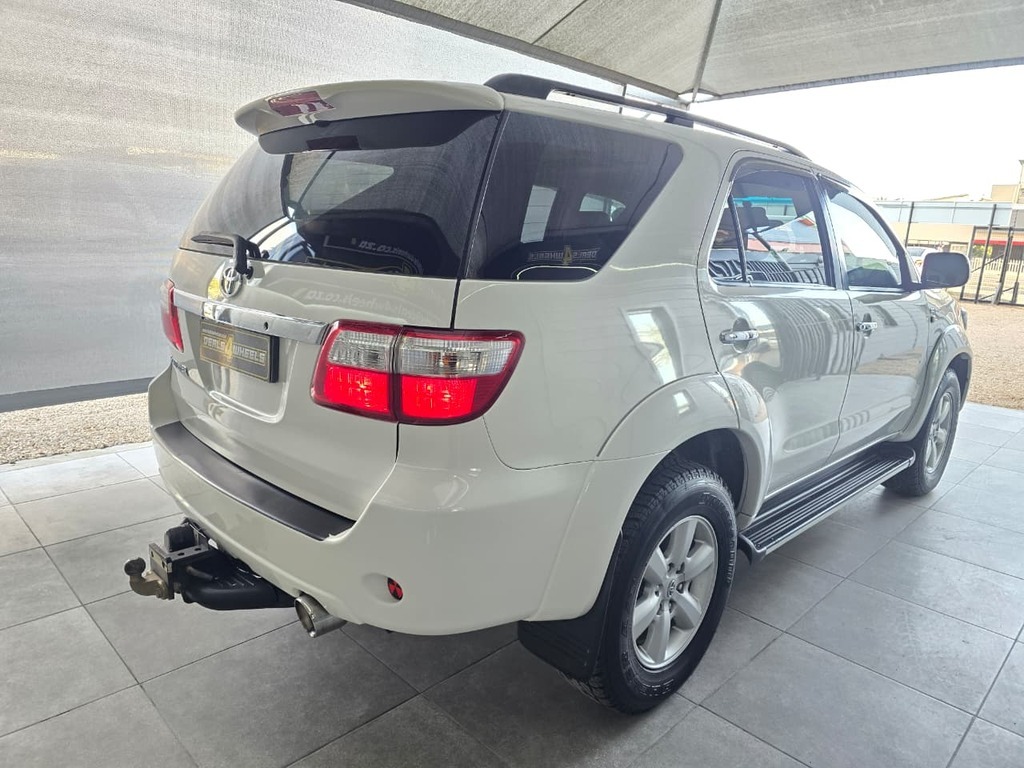 2011 TOYOTA FORTUNER 3.0D-4D R/B