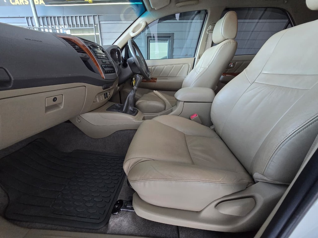 2011 TOYOTA FORTUNER 3.0D-4D R/B