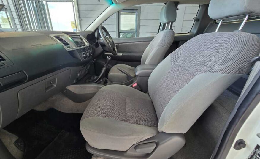 2011 TOYOTA HILUX 2.5 D-4D SRX XTRA CAB P/U S/C