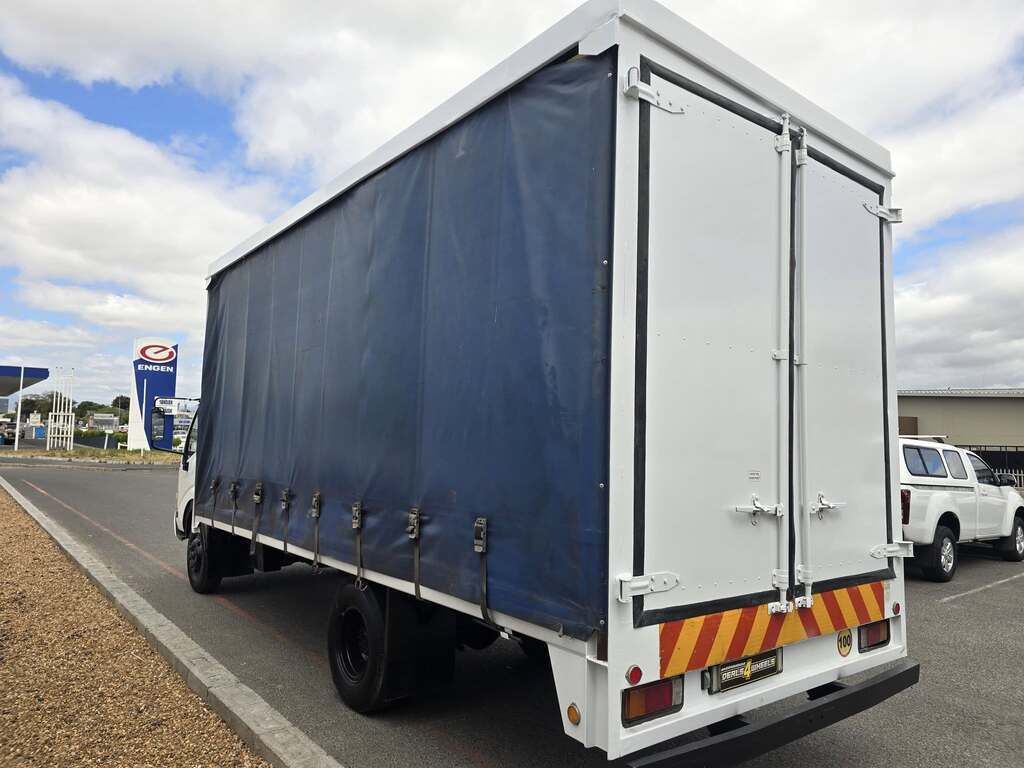 2011 HINO HINO 300 814 LWB F/C C/C