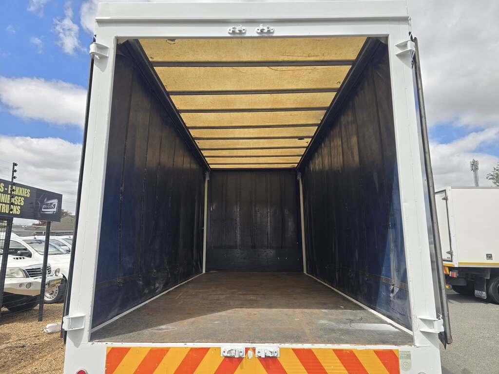 2011 HINO HINO 300 814 LWB F/C C/C