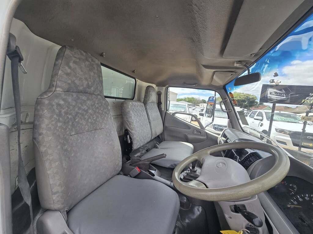 2011 HINO HINO 300 814 LWB F/C C/C