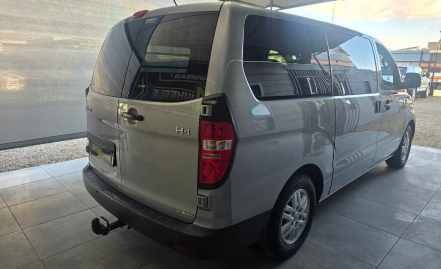 2016 HYUNDAI H-1 2.5 CRDi MULTICAB A/T 6 SEAT