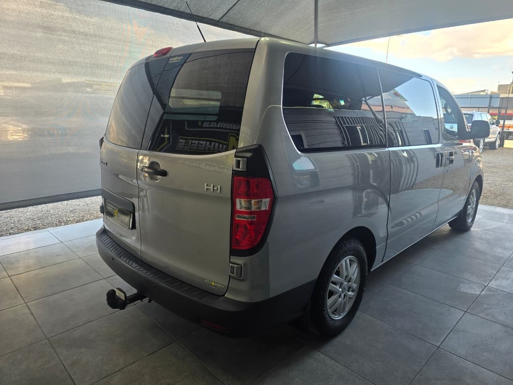 2016 HYUNDAI H-1 2.5 CRDi MULTICAB A/T 6 SEAT