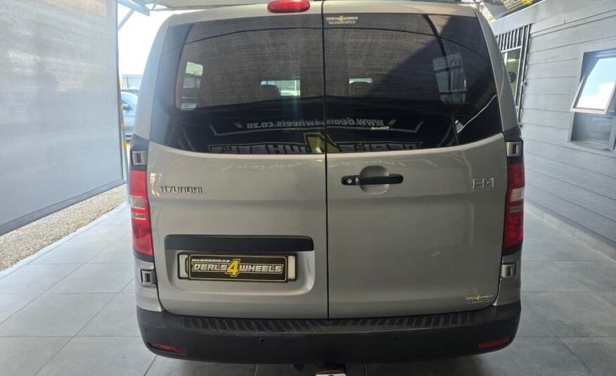 2016 HYUNDAI H-1 2.5 CRDi MULTICAB A/T 6 SEAT