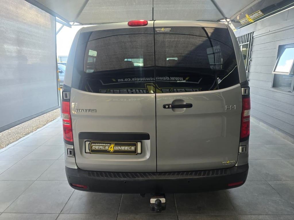 2016 HYUNDAI H-1 2.5 CRDi MULTICAB A/T 6 SEAT