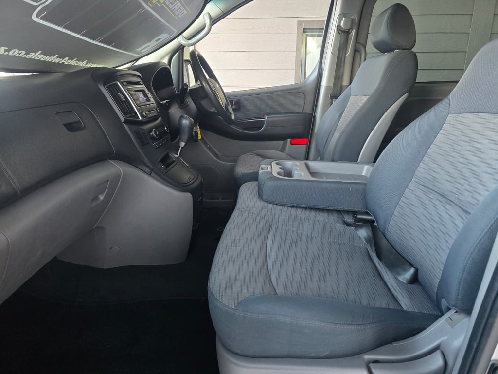 2016 HYUNDAI H-1 2.5 CRDi MULTICAB A/T 6 SEAT