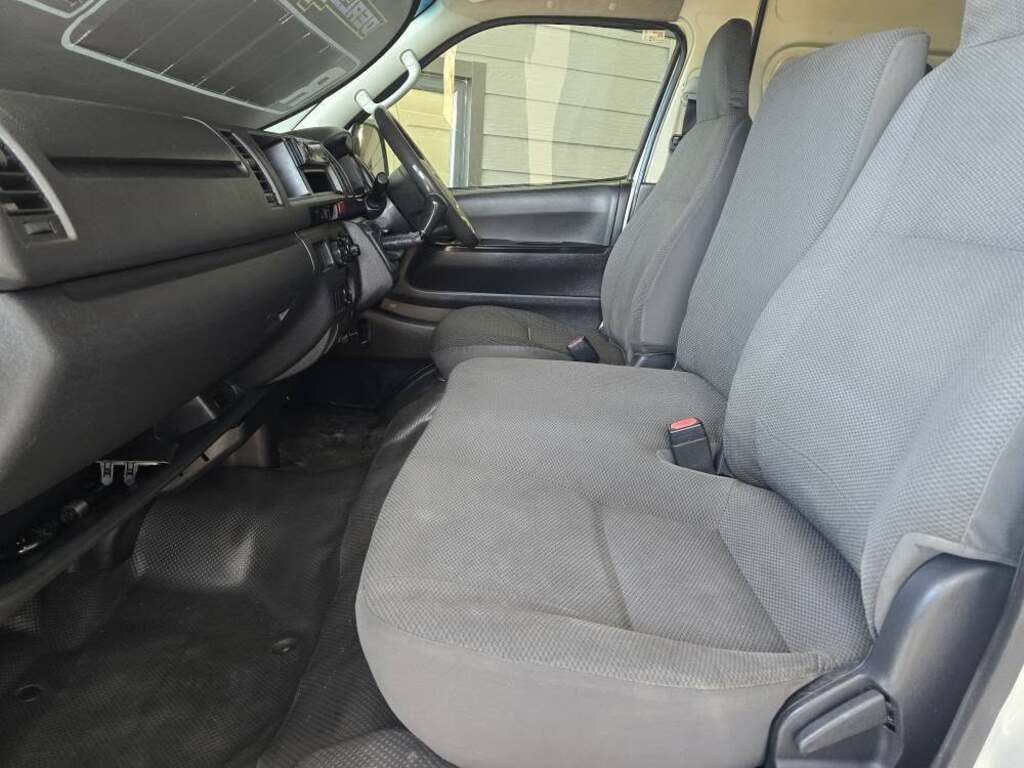 2018 TOYOTA QUANTUM 2.5 D-4D LWB F/C P/V