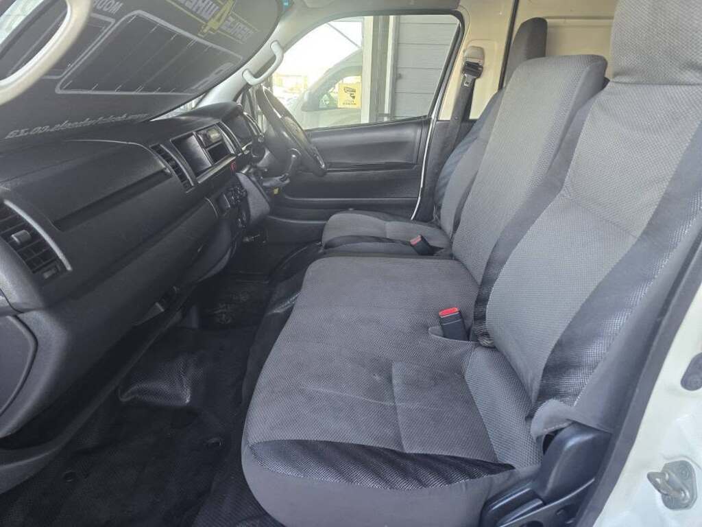 2018 TOYOTA QUANTUM 2.5 D-4D LWB F/C P/V