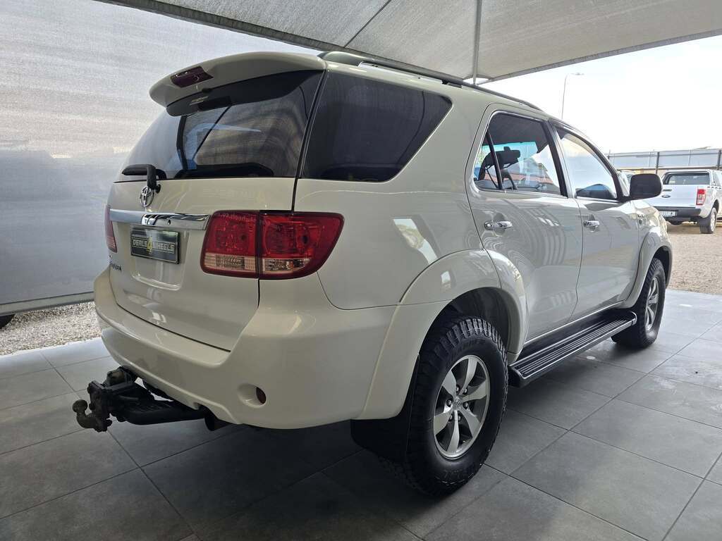 2006 TOYOTA FORTUNER 4.0 V6 RAISED BODY