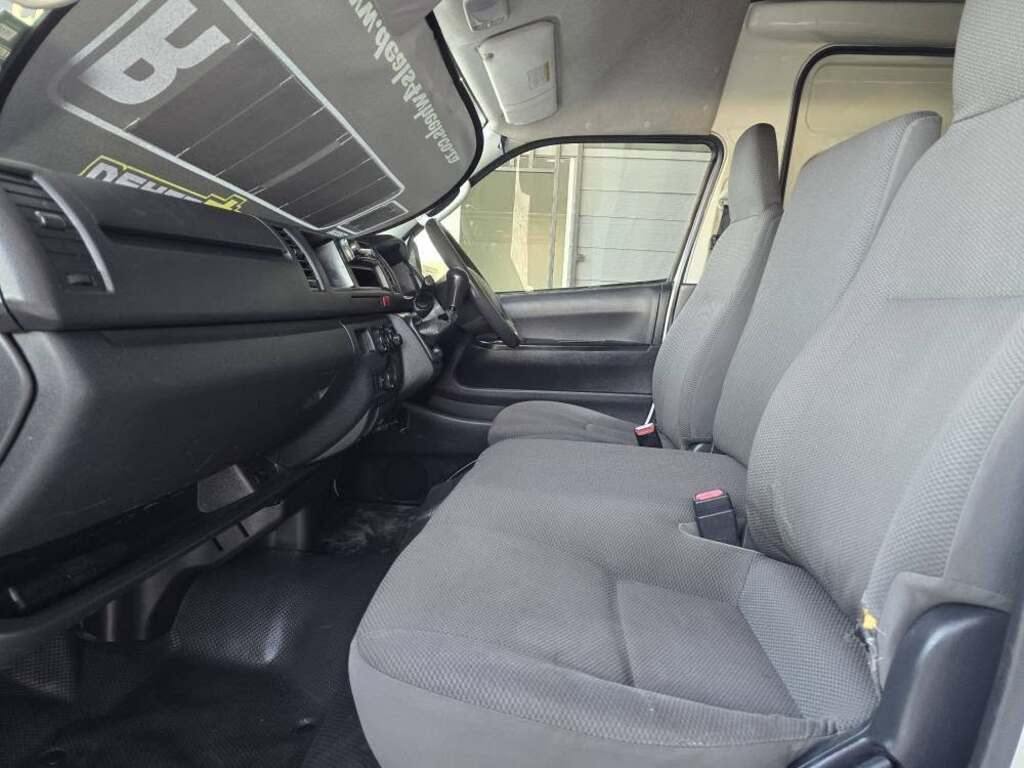 2018 TOYOTA QUANTUM 2.5 D-4D CREWCAB F/C P/V