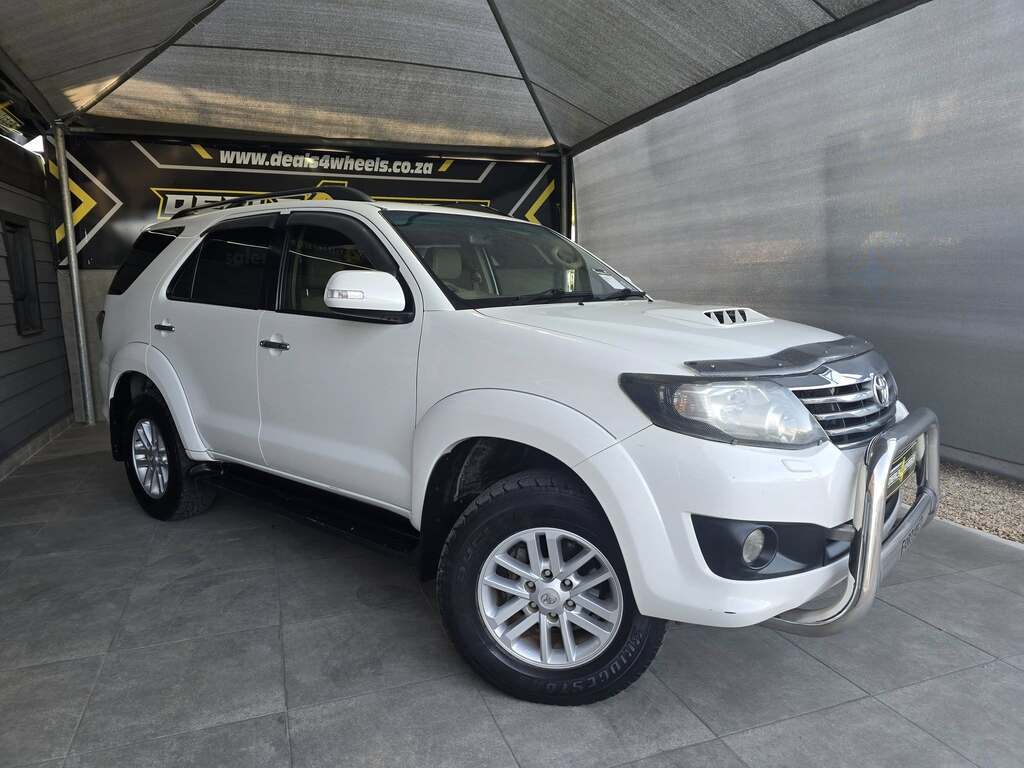 2011 TOYOTA FORTUNER 3.0D-4D 4X4