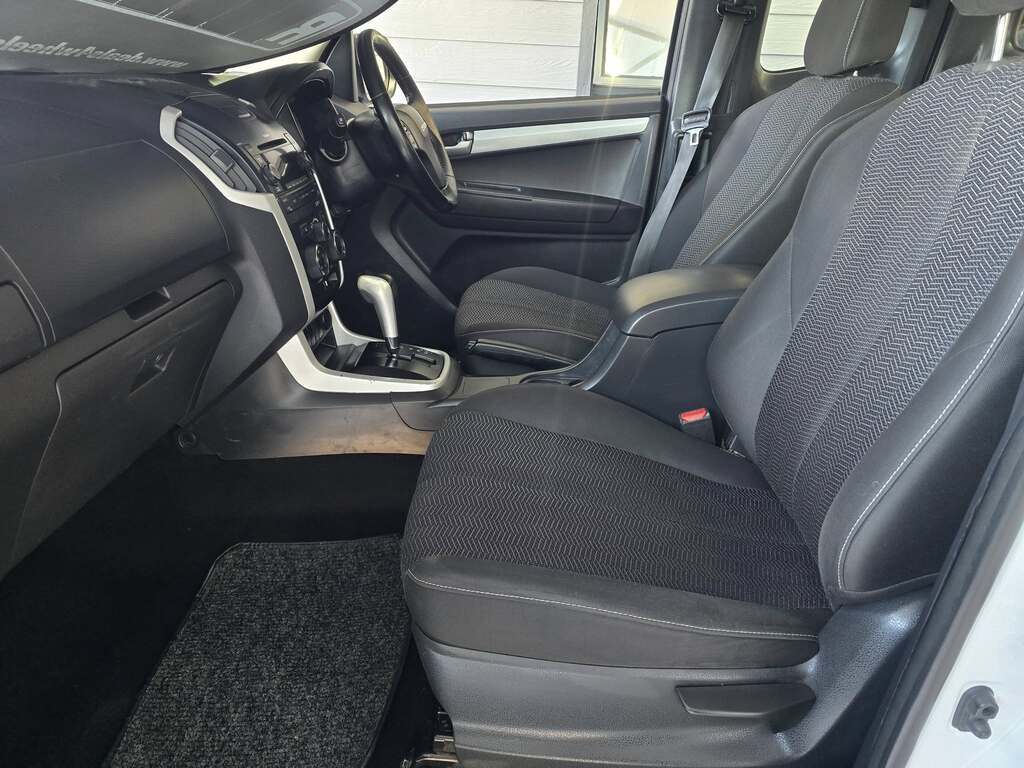 2018 ISUZU D-MAX 300 LX A/T E/CAB P/U