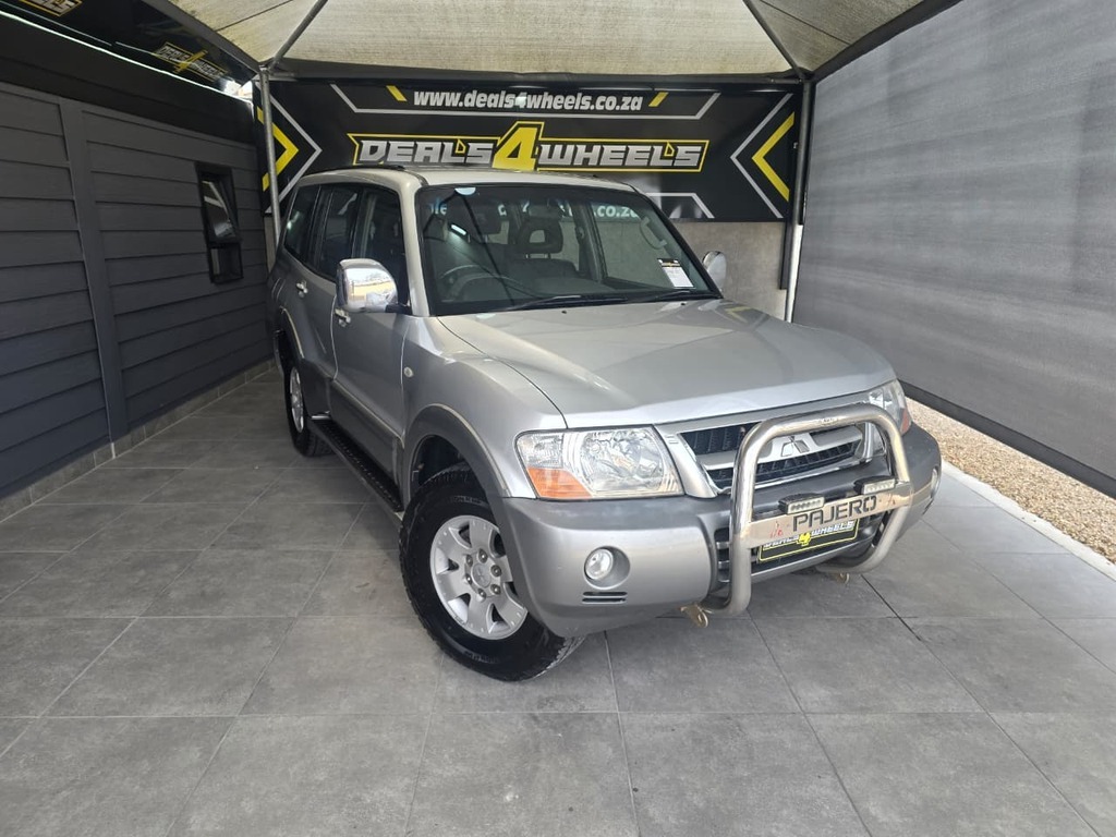 MITSUBISHI PAJERO