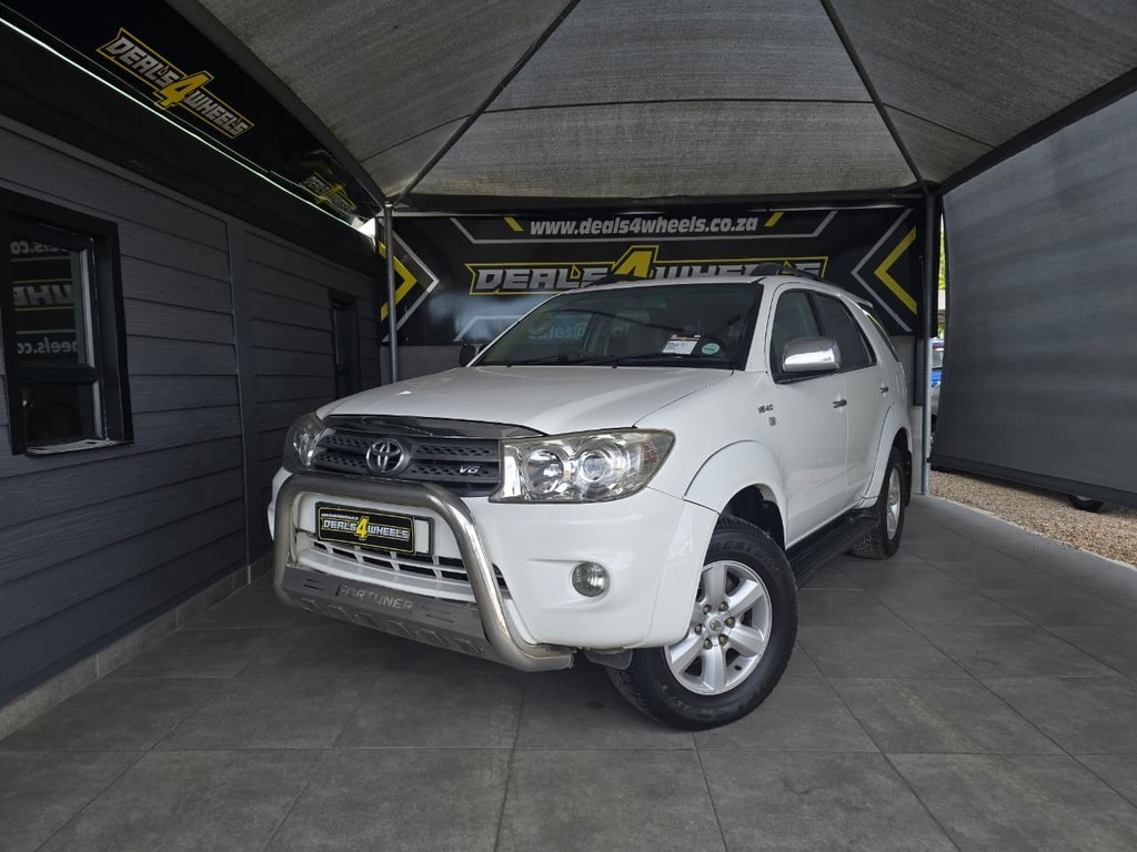 2011 TOYOTA FORTUNER 4.0 V6 RAISED BODY