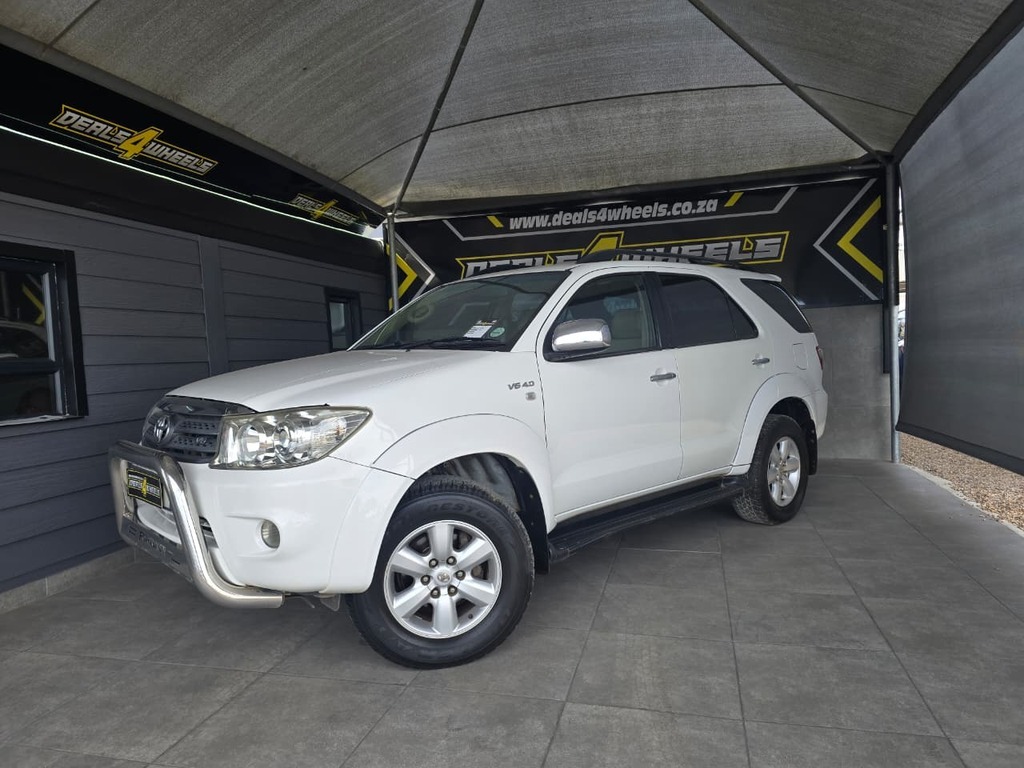 2011 TOYOTA FORTUNER 4.0 V6 RAISED BODY
