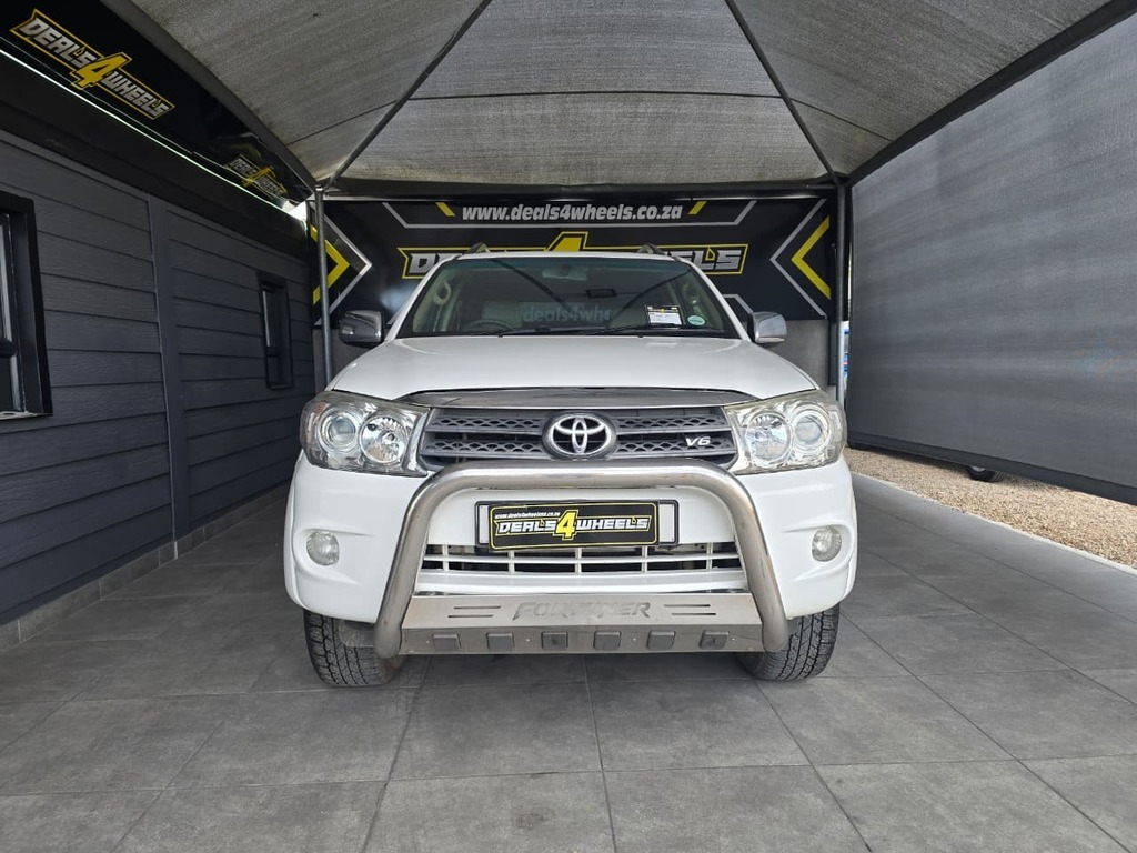 2011 TOYOTA FORTUNER 4.0 V6 RAISED BODY