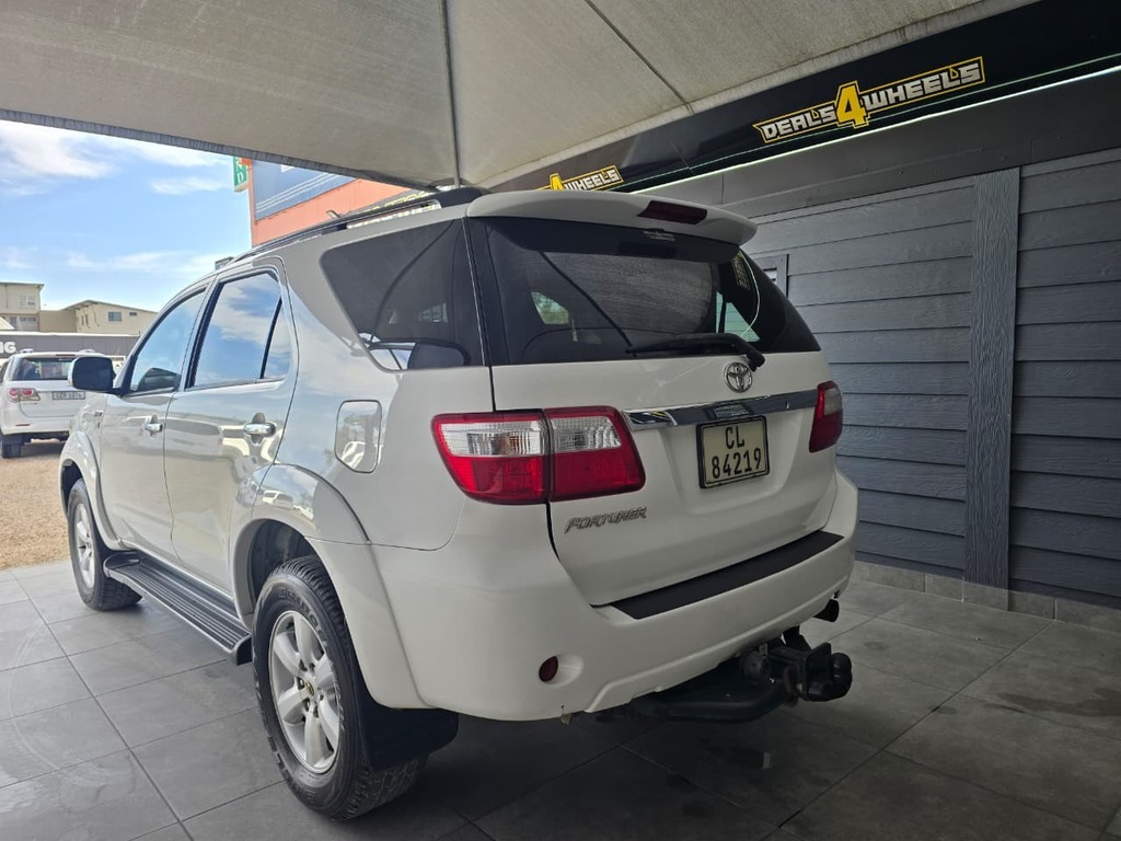 2011 TOYOTA FORTUNER 4.0 V6 RAISED BODY