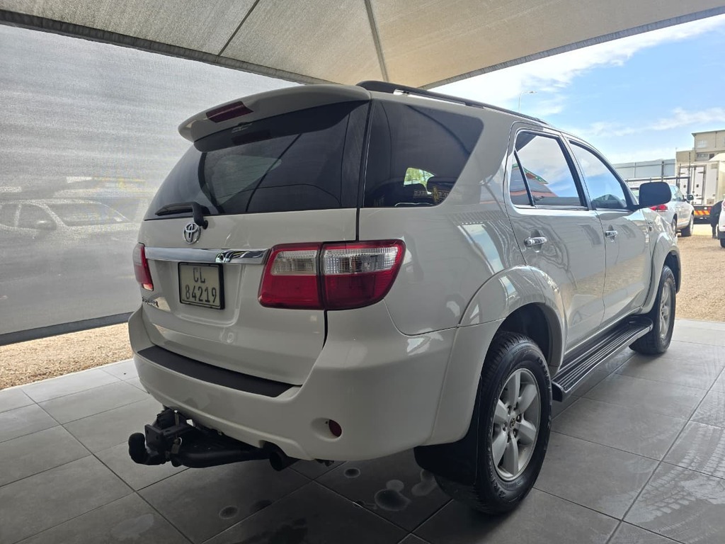 2011 TOYOTA FORTUNER 4.0 V6 RAISED BODY