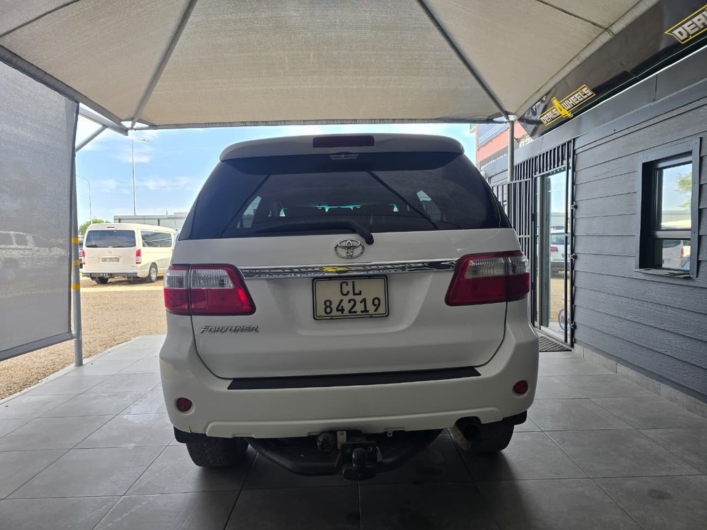 2011 TOYOTA FORTUNER 4.0 V6 RAISED BODY