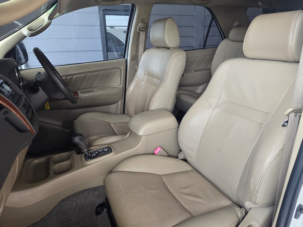 2011 TOYOTA FORTUNER 4.0 V6 RAISED BODY