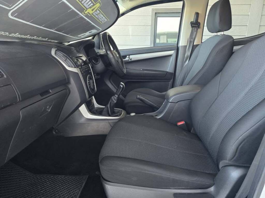 2013 ISUZU KB 300 D-TEQ LX 4X4 P/U D/C