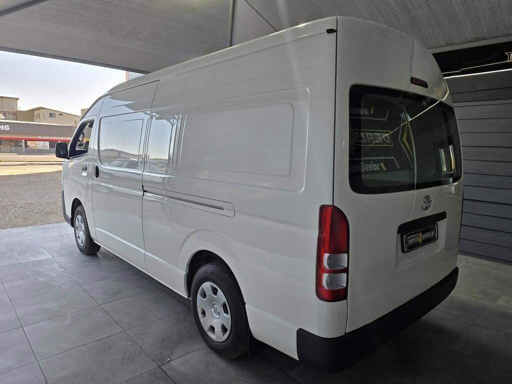 2018 TOYOTA QUANTUM 2.5 D-4D LWB F/C P/V