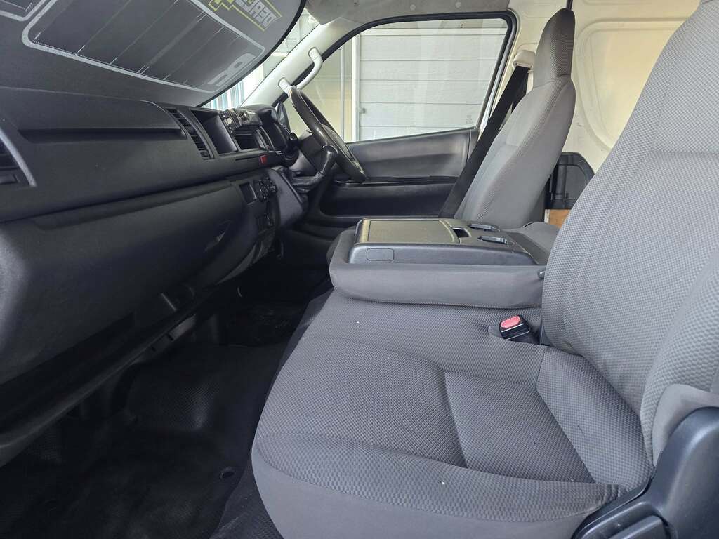 2018 TOYOTA QUANTUM 2.5 D-4D LWB F/C P/V