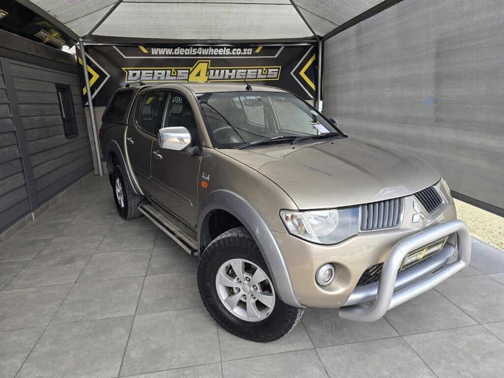 MITSUBISHI TRITON