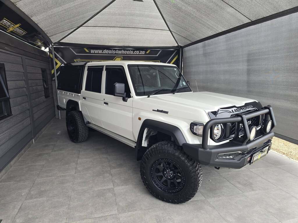 TOYOTA LAND CRUISER PICK UP