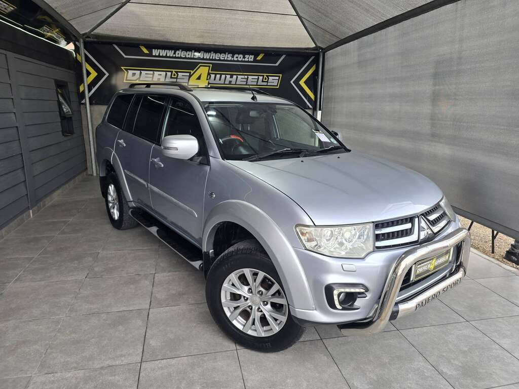 MITSUBISHI PAJERO