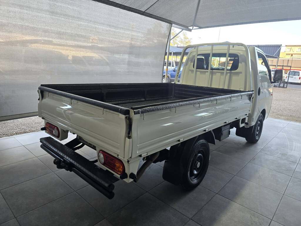 2015 HYUNDAI H100 2.6D F/C D/S