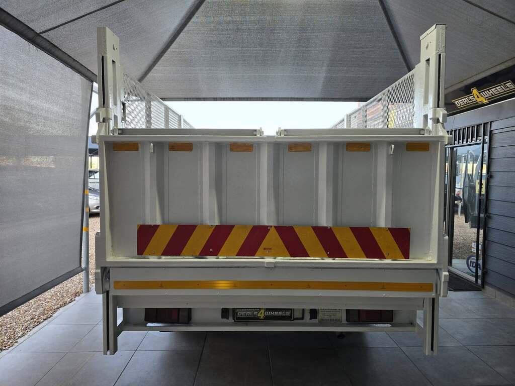 2013 ISUZU NPR 300 F/C C/C