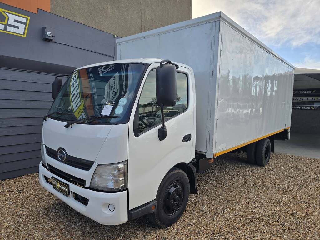 2013 HINO HINO 300 915 LWB (BA3) F/C C/C