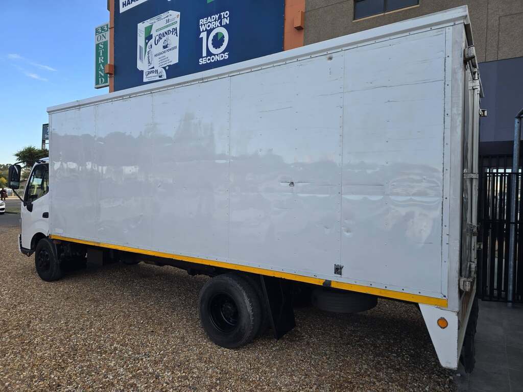 2013 HINO HINO 300 915 LWB (BA3) F/C C/C