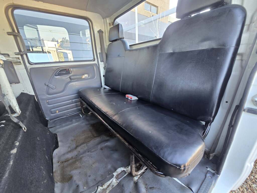 2013 ISUZU NPR 300 F/C C/C